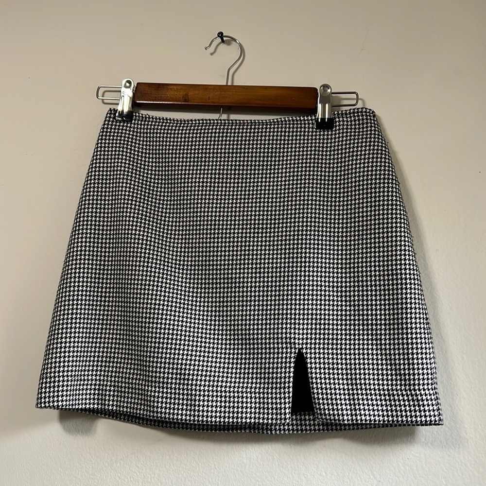 Forever 21 patterned mini skirt with slit, size small